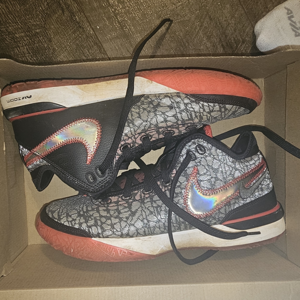 Nike Men's Black and Red Basketball Shoes